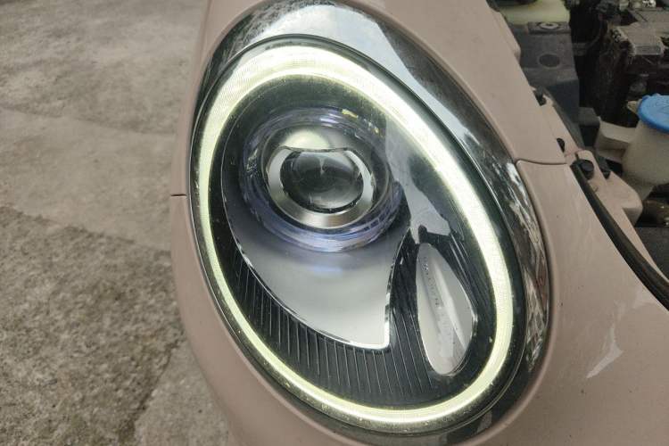 Used ORA Good Cat 2021 400km Standard Range Venus Edition Lithium Iron Phosphate Right Front Headlight
