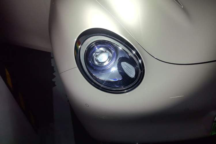 Used ORA Good Cat 2021 400km Standard Range Athena Edition Lithium Iron Phosphate Right Front Headlight