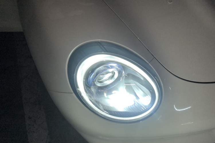 Used ORA Good Cat 2021 400km Standard Range Venus Edition Lithium-Ion Battery Right Front Headlight