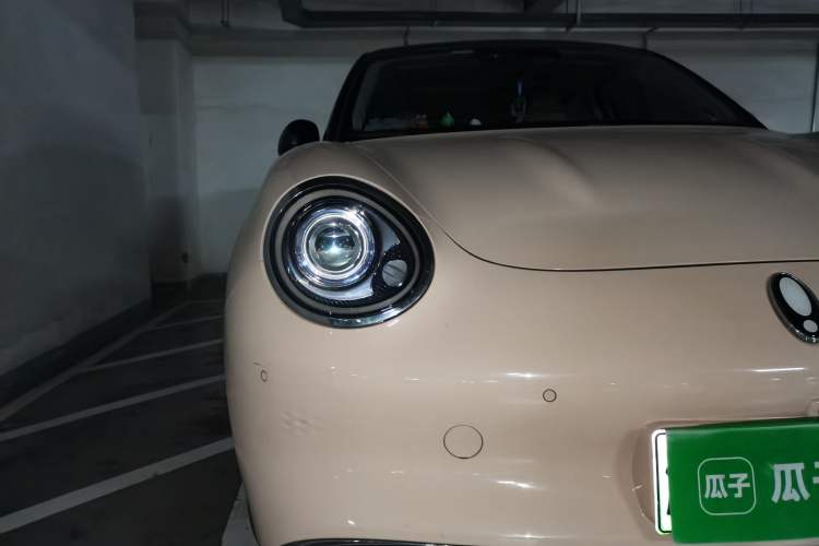 Used ORA Good Cat 2021 500km Long-Range Poseidon Edition Lithium-Ion Battery Right Front Headlight