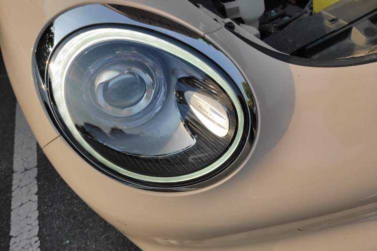 Used ORA Good Cat 2021 400km Standard Range Athena Edition Lithium Iron Phosphate Right Front Headlight