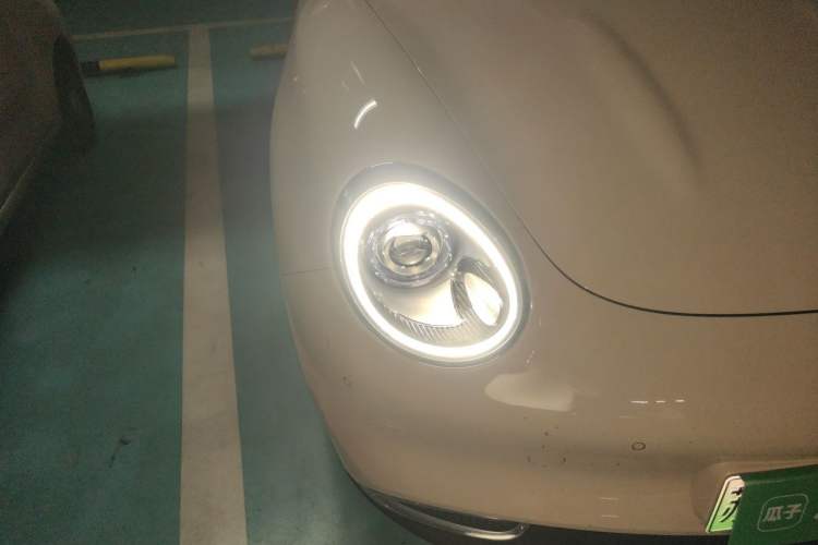 Used ORA Good Cat 2021 400km Standard Range Athena Edition Lithium-Ion Battery Right Front Headlight