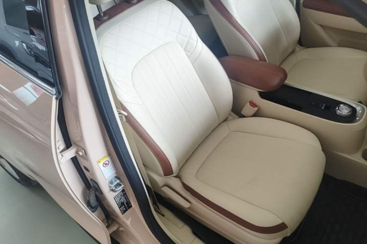 Used ORA Good Cat 2021 400km Standard Range Venus Edition Lithium-Ion Battery Right Front Seat