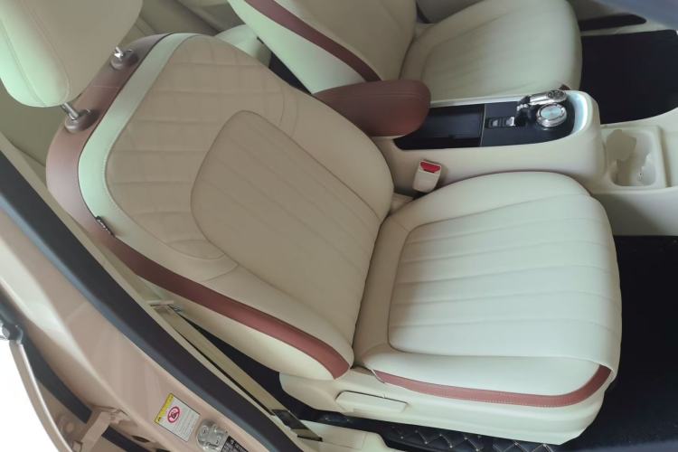 Used ORA Good Cat 2021 400km Standard Range Venus Edition Lithium-Ion Battery Right Front Seat