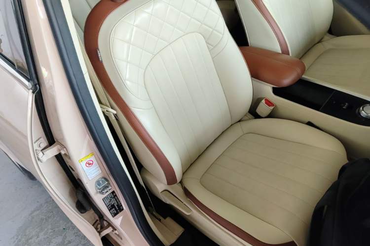 Used ORA Good Cat 2021 400km Standard Range Venus Edition Lithium-Ion Battery Right Front Seat