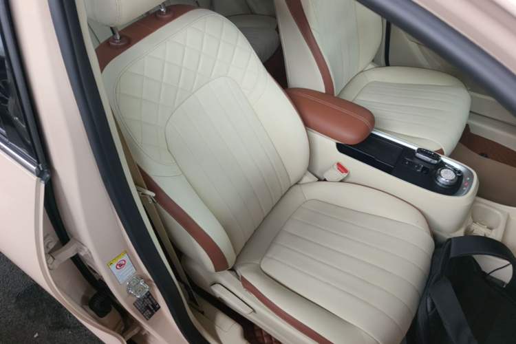 Used ORA Good Cat 2021 400km Standard Range Venus Edition Lithium Iron Phosphate Right Front Seat