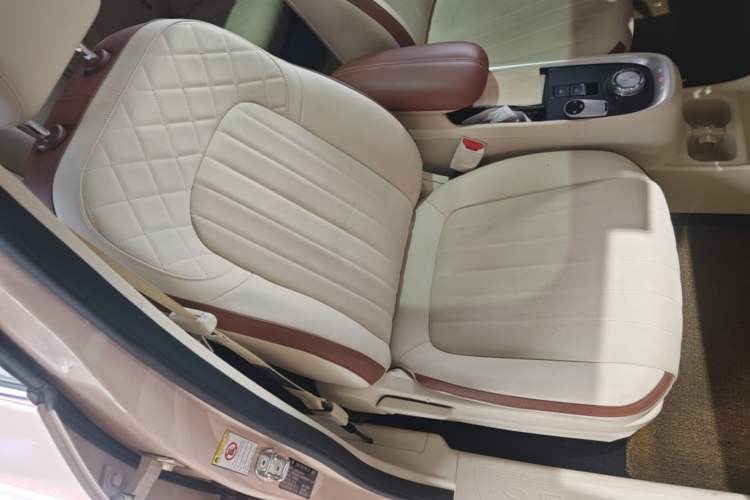 Used ORA Good Cat 2021 400km Standard Range Athena Edition Lithium-Ion Battery Right Front Seat