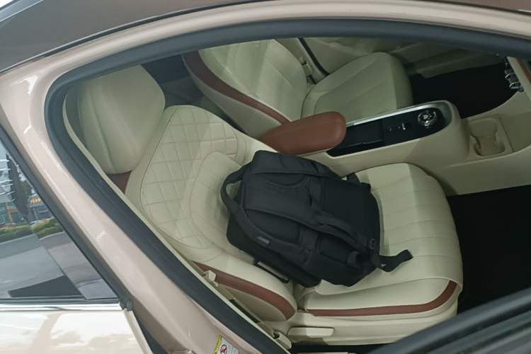Used ORA Good Cat 2021 500km Long-Range Poseidon Edition Lithium-Ion Battery Right Front Seat