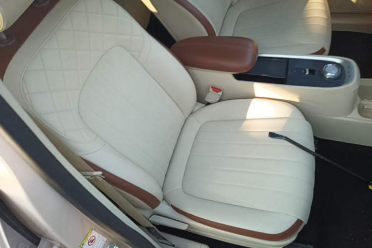 Used ORA Good Cat 2021 400km Standard Range Venus Edition Lithium-Ion Battery Right Front Seat