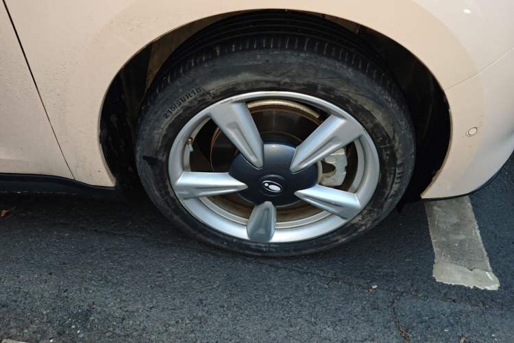 Used ORA Good Cat 2021 400km Standard Range Athena Edition Lithium-Ion Battery Right Front Wheel Hub