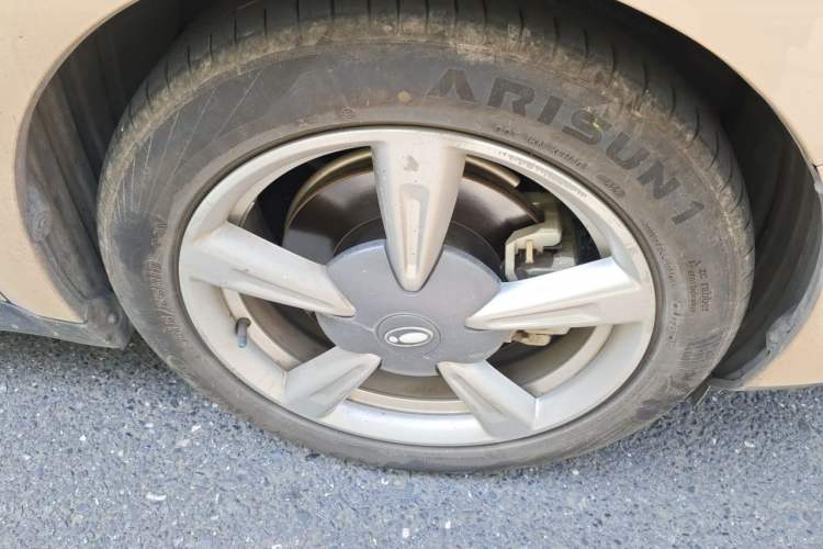 Used ORA Good Cat 2021 400km Standard Range Athena Edition Lithium Iron Phosphate Right Front Wheel Hub