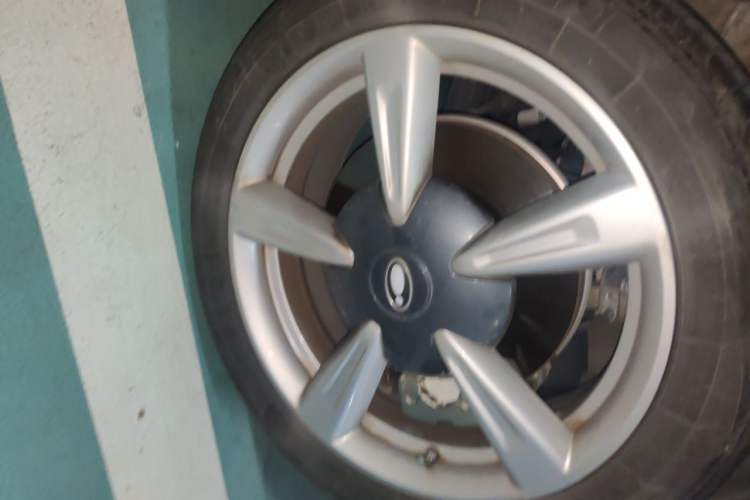 Used ORA Good Cat 2021 400km Standard Range Athena Edition Lithium Iron Phosphate Right Front Wheel Hub