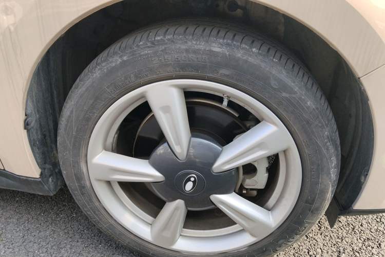 Used ORA Good Cat 2021 400km Standard Range Athena Edition Lithium Iron Phosphate Right Front Wheel Hub