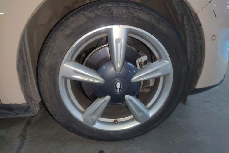 Used ORA Good Cat 2021 400km Standard Range Athena Edition Lithium Iron Phosphate Right Front Wheel Hub
