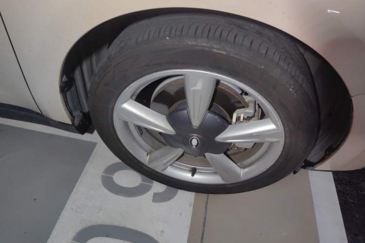 Used ORA Good Cat 2021 400km Standard Range Venus Edition Lithium-Ion Battery Right Front Wheel Hub