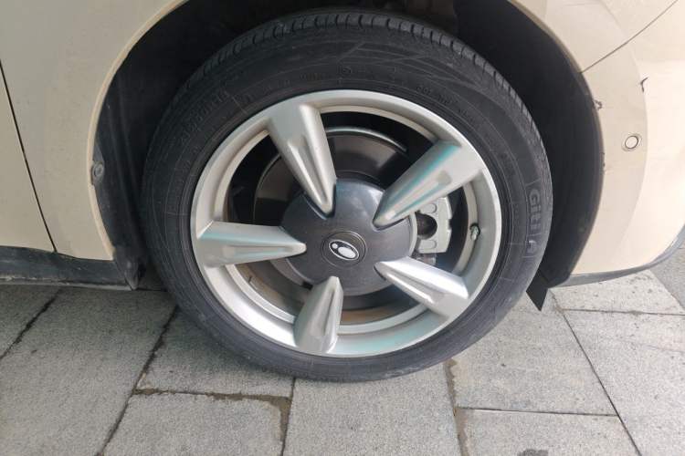 Used ORA Good Cat 2021 400km Standard Range Athena Edition Lithium-Ion Battery Right Front Wheel Hub