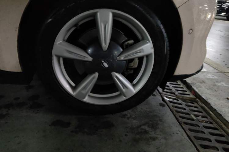 Used ORA Good Cat 2021 500km Long-Range Poseidon Edition Lithium-Ion Battery Right Front Wheel Hub