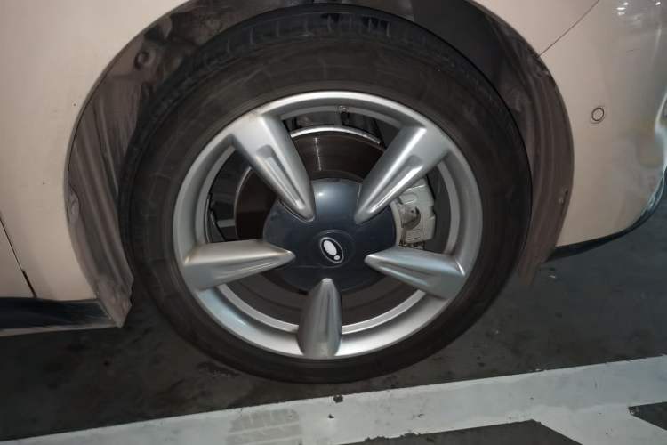Used ORA Good Cat 2021 500km Long-Range Poseidon Edition Lithium-Ion Battery Right Front Wheel Hub