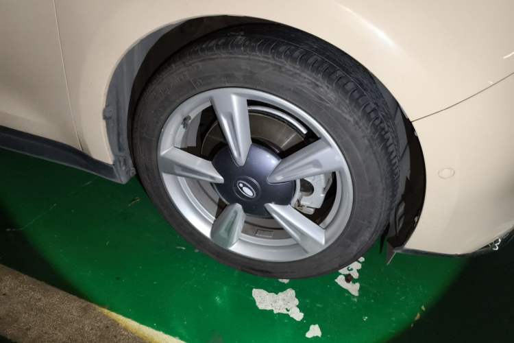 Used ORA Good Cat 2021 400km Standard Range Athena Edition Lithium Iron Phosphate Right Front Wheel Hub