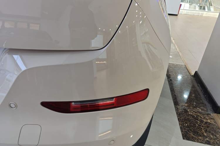 Used ORA Good Cat 2021 400km Standard Range Athena Edition Lithium-Ion Battery Right Rear Taillight