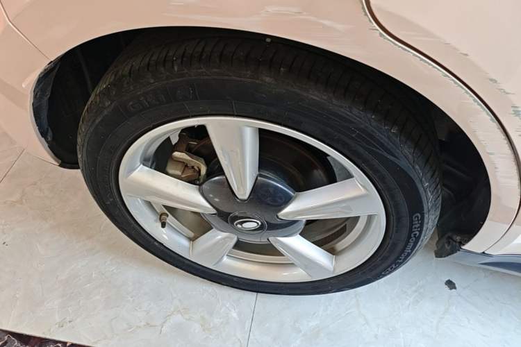 Used ORA Good Cat 2021 400km Standard Range Athena Edition Lithium-Ion Battery Right Rear Wheel Hub