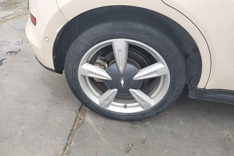 Used ORA Good Cat 2021 400km Standard Range Athena Edition Lithium-Ion Battery Right Rear Wheel Hub
