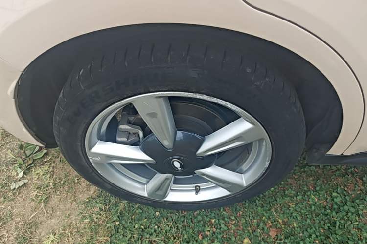 Used ORA Good Cat 2021 400km Standard Range Venus Edition Lithium-Ion Battery Right Rear Wheel Hub