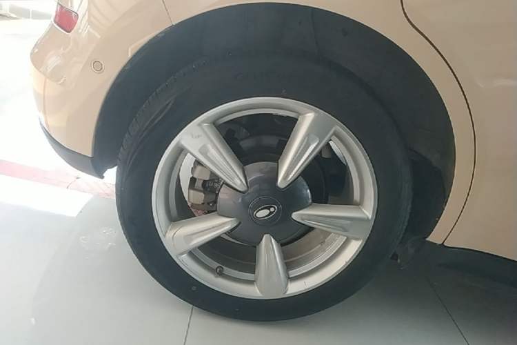 Used ORA Good Cat 2021 400km Standard Range Athena Edition Lithium-Ion Battery Right Rear Wheel Hub