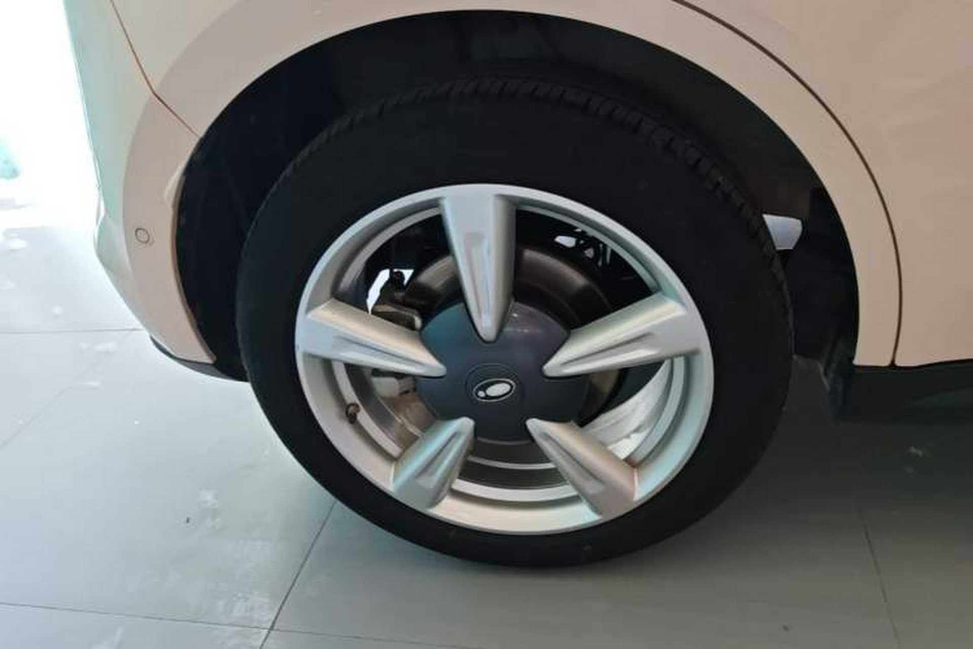 Used ORA Good Cat 2021 400km Standard Range Athena Edition Lithium-Ion Battery Right Rear Wheel Hub