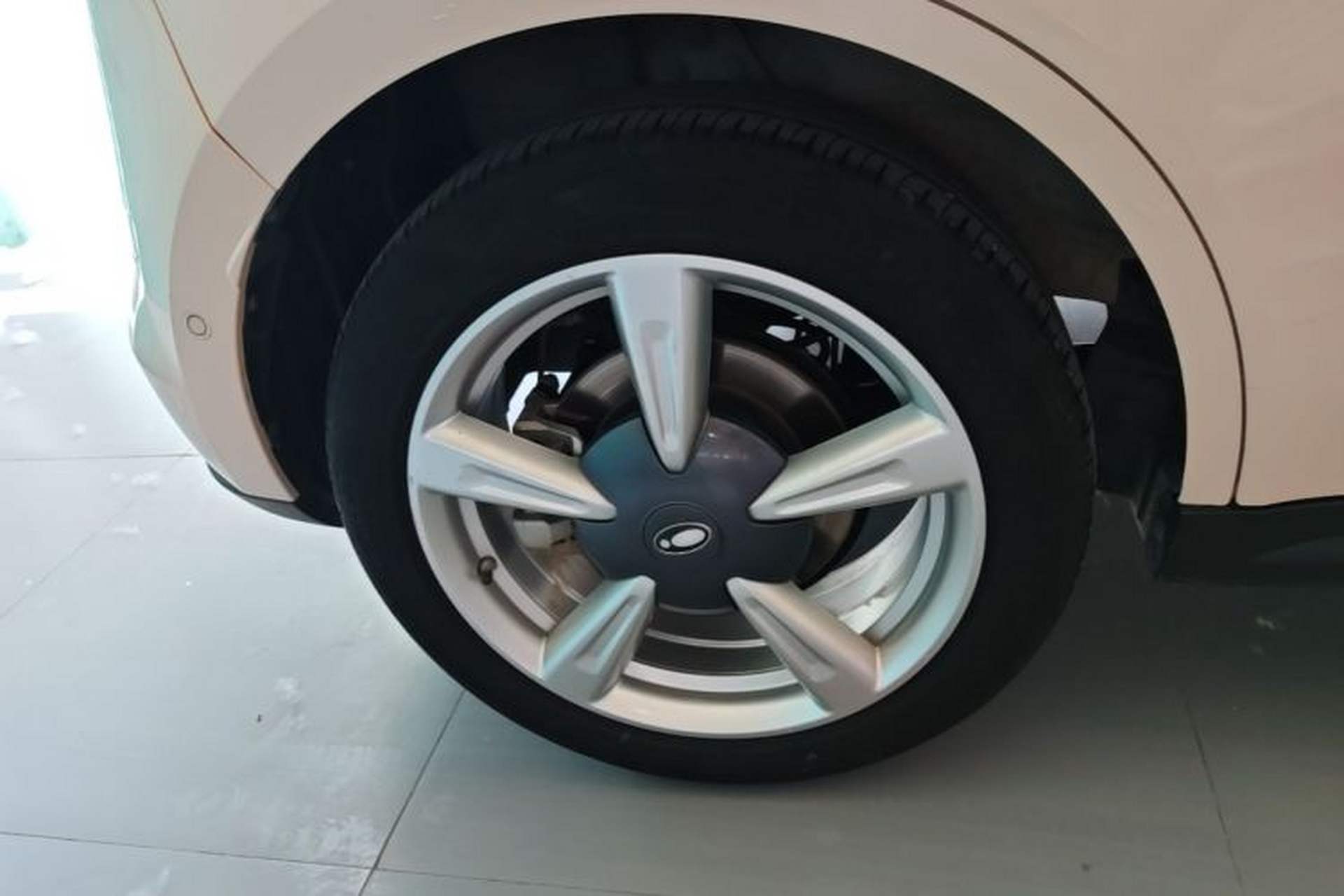 Used ORA Good Cat 2021 400km Standard Range Athena Edition Lithium-Ion Battery Right Rear Wheel Hub