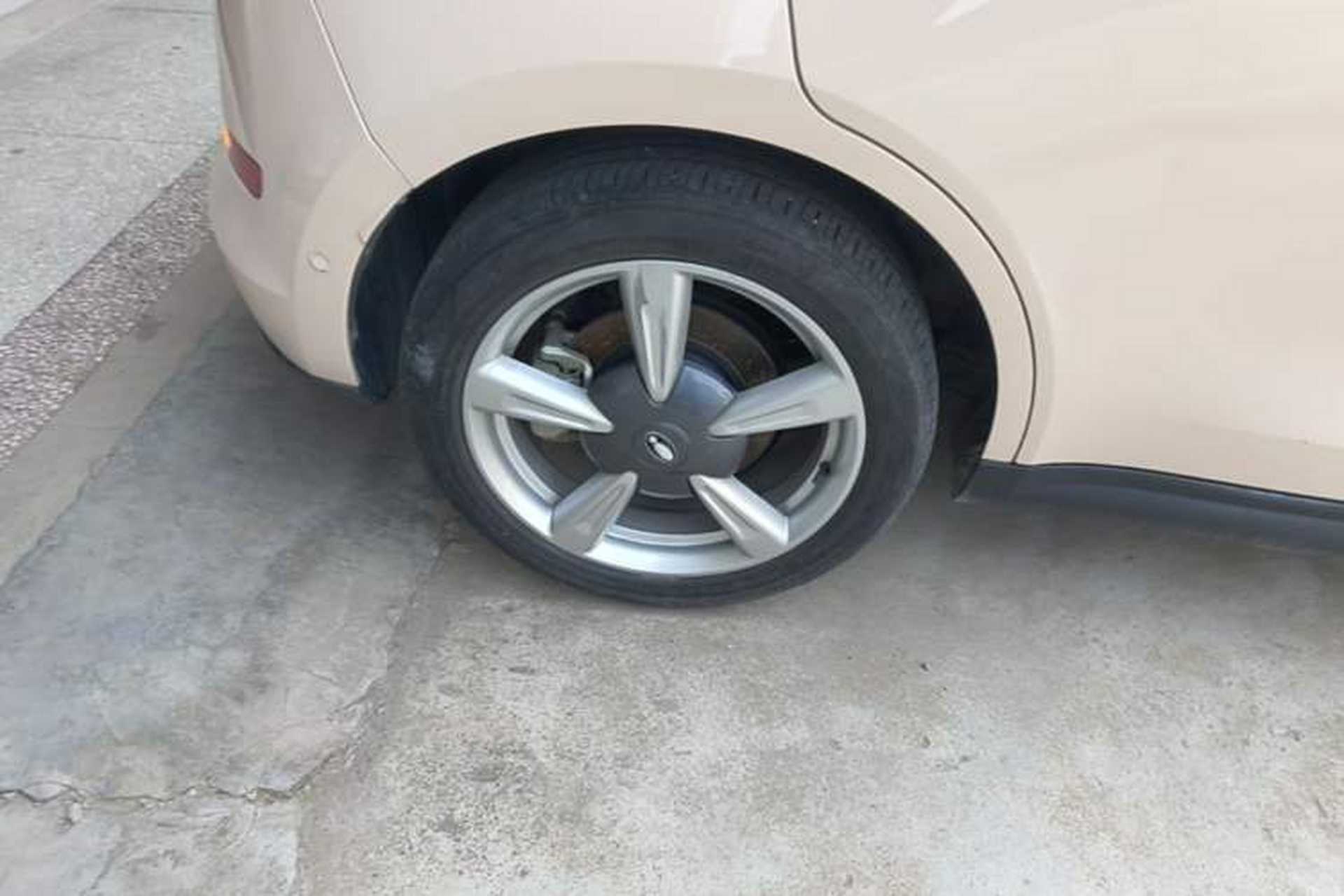 Used ORA Good Cat 2021 400km Standard Range Athena Edition Lithium-Ion Battery Right Rear Wheel Hub