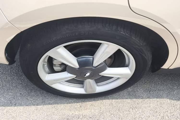 Used ORA Good Cat 2021 400km Standard Range Athena Edition Lithium-Ion Battery Right Rear Wheel Hub