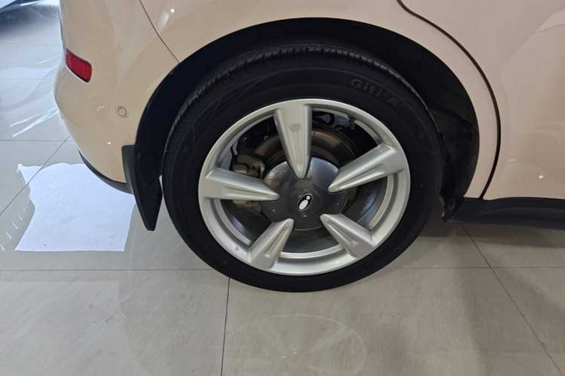 Used ORA Good Cat 2021 400km Standard Range Athena Edition Lithium-Ion Battery Right Rear Wheel Hub
