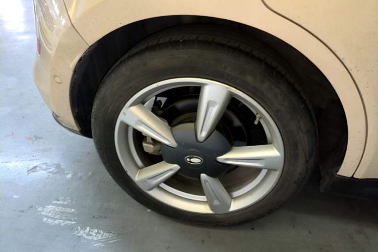 Used ORA Good Cat 2021 400km Standard Range Athena Edition Lithium-Ion Battery Right Rear Wheel Hub