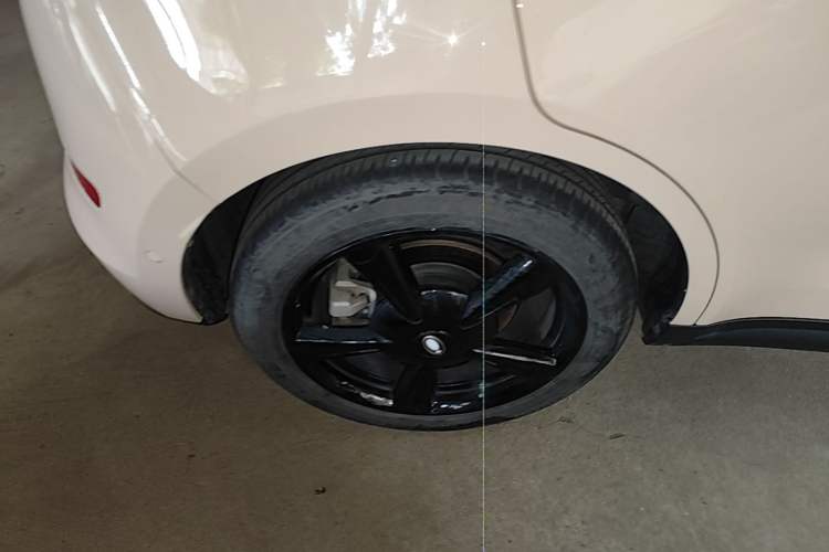 Used ORA Good Cat 2021 400km Standard Range Athena Edition Lithium-Ion Battery Right Rear Wheel Hub