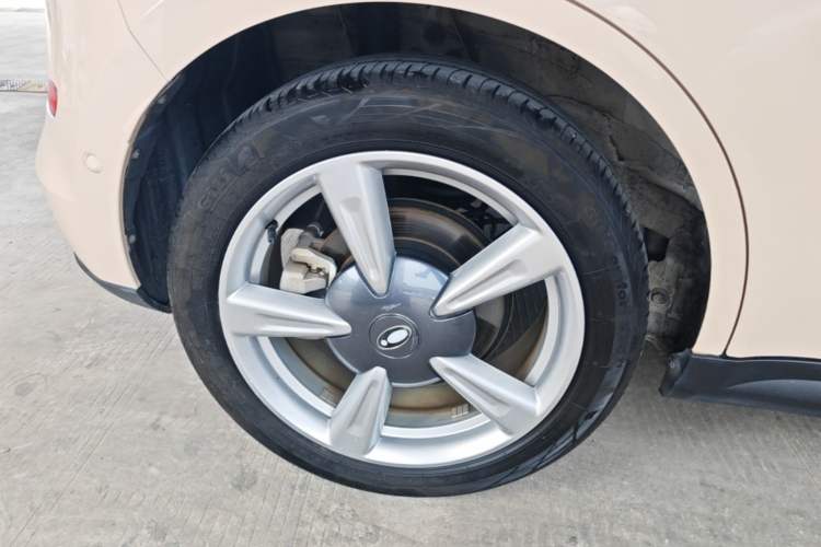 Used ORA Good Cat 2021 400km Standard Range Athena Edition Lithium-Ion Battery Right Rear Wheel Hub