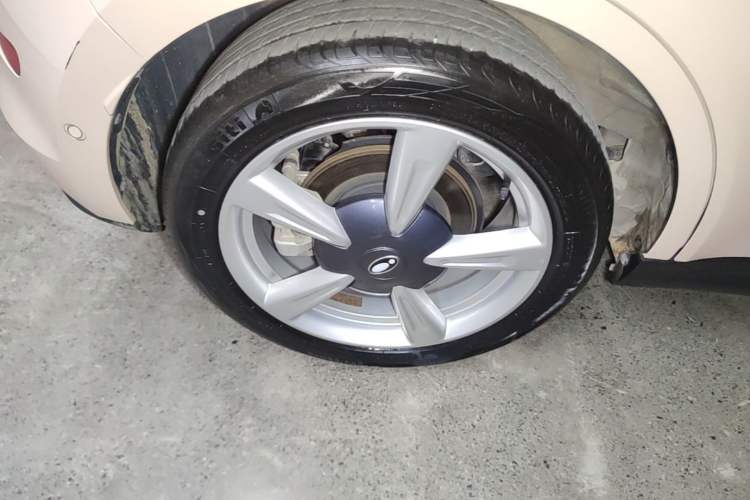 Used ORA Good Cat 2021 400km Standard Range Athena Edition Lithium-Ion Battery Right Rear Wheel Hub