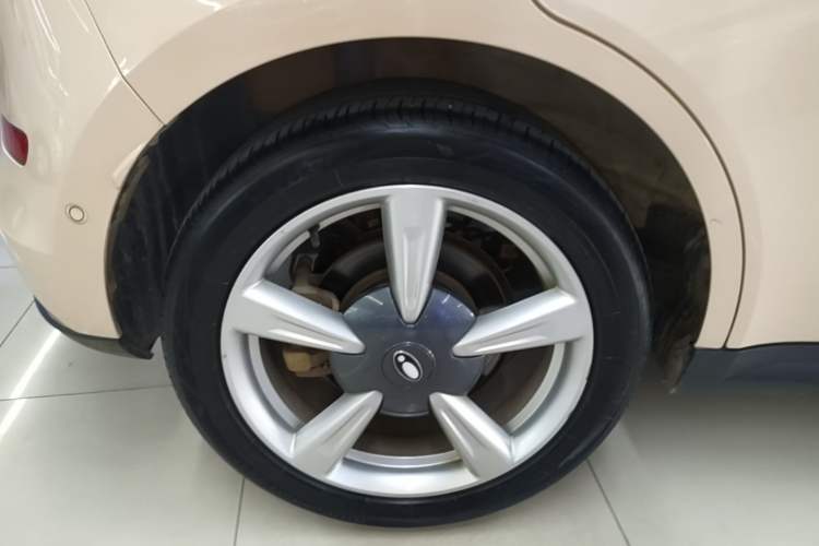 Used ORA Good Cat 2021 400km Standard Range Athena Edition Lithium-Ion Battery Right Rear Wheel Hub