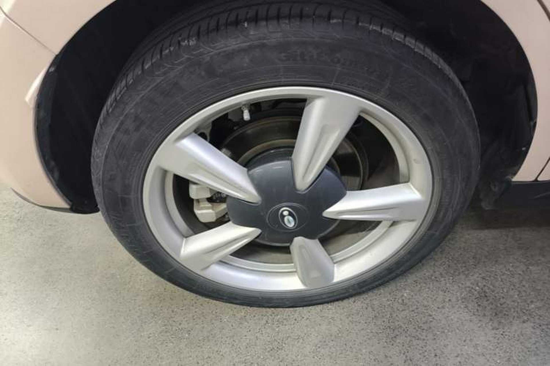 Used ORA Good Cat 2021 400km Standard Range Venus Edition Lithium-Ion Battery Right Rear Wheel Hub