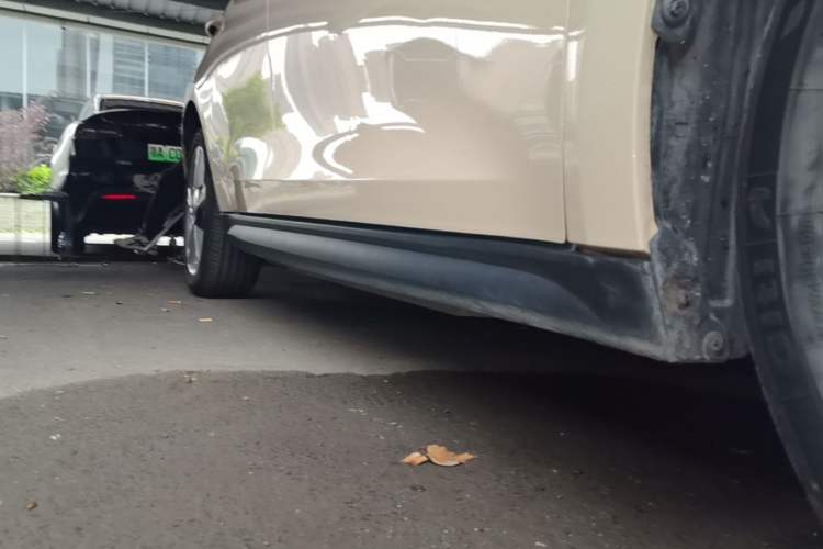 Used ORA Good Cat 2021 400km Standard Range Athena Edition Lithium Iron Phosphate Right Side Sill