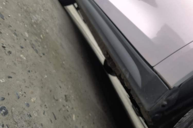 Used ORA Good Cat 2021 400km Standard Range Venus Edition Lithium-Ion Battery Right Side Sill