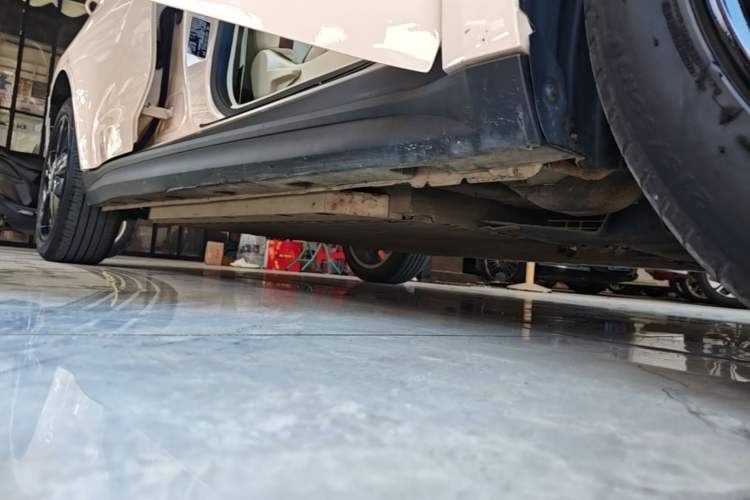 Used ORA Good Cat 2021 400km Standard Range Venus Edition Lithium Iron Phosphate Right Side Sill