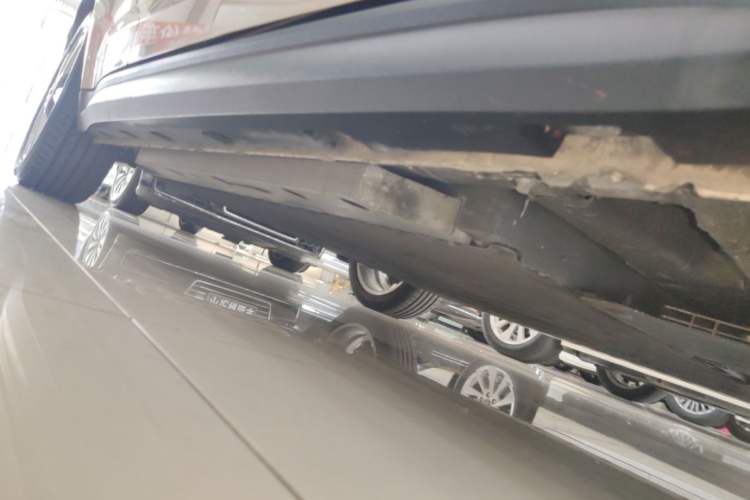 Used ORA Good Cat 2021 400km Standard Range Venus Edition Lithium Iron Phosphate Right Side Sill