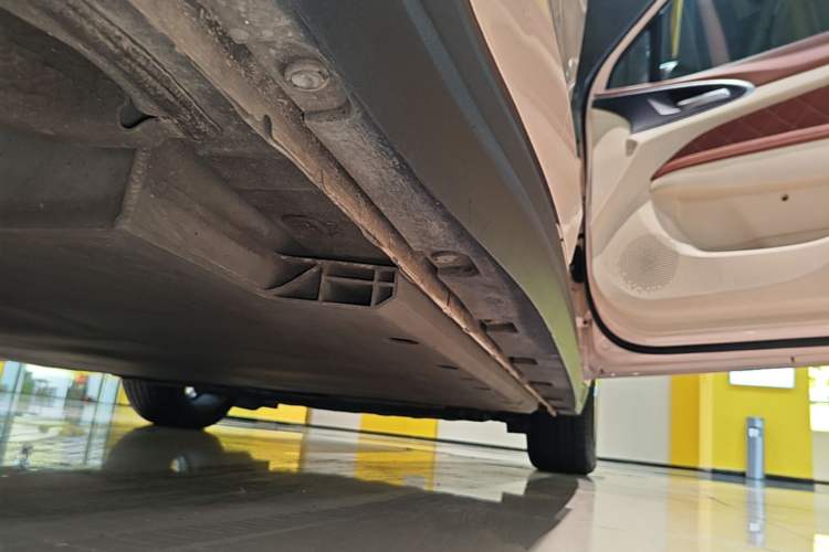 Used ORA Good Cat 2021 500km Long-Range Poseidon Edition Lithium-Ion Battery Right Side Sill