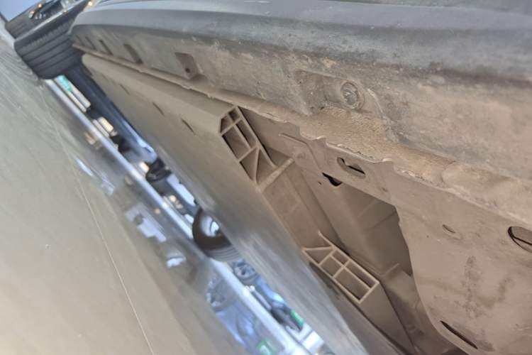 Used ORA Good Cat 2021 400km Standard Range Athena Edition Lithium-Ion Battery Right Side Sill