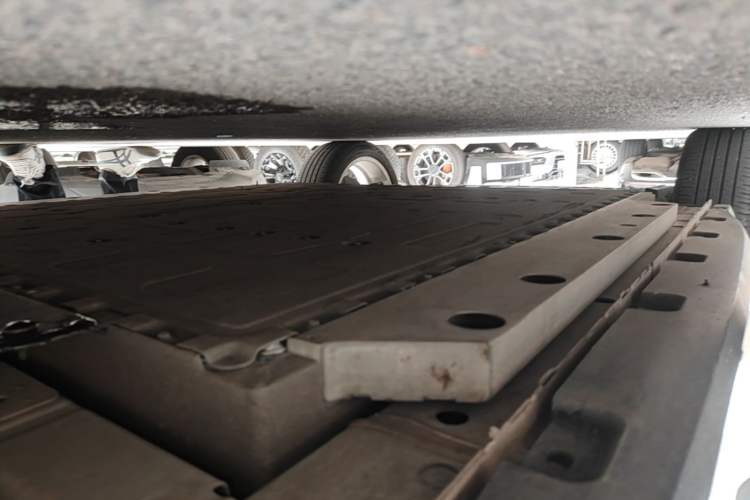Used ORA Good Cat 2021 400km Standard Range Venus Edition Lithium Iron Phosphate Right Side Sill