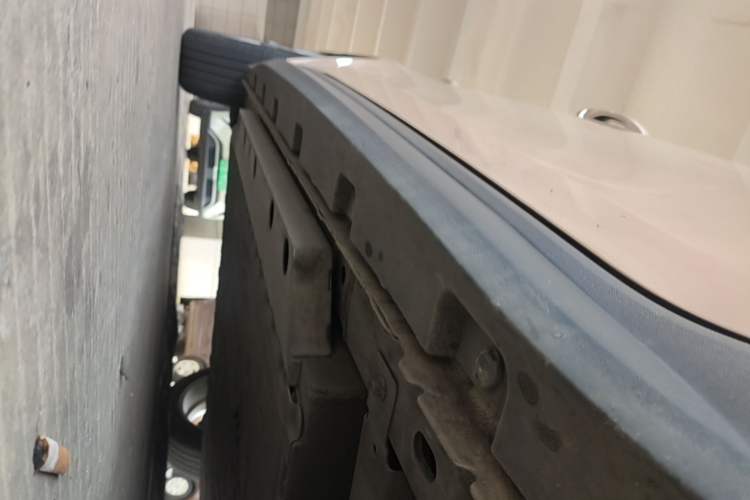 Used ORA Good Cat 2021 400km Standard Range Venus Edition Lithium Iron Phosphate Right Side Sill
