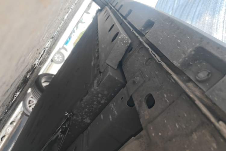 Used ORA Good Cat 2021 400km Standard Range Venus Edition Lithium Iron Phosphate Right Side Sill
