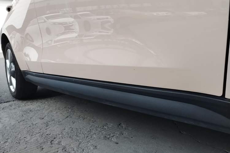Used ORA Good Cat 2021 500km Long-Range Poseidon Edition Lithium-Ion Battery Right Side Sill