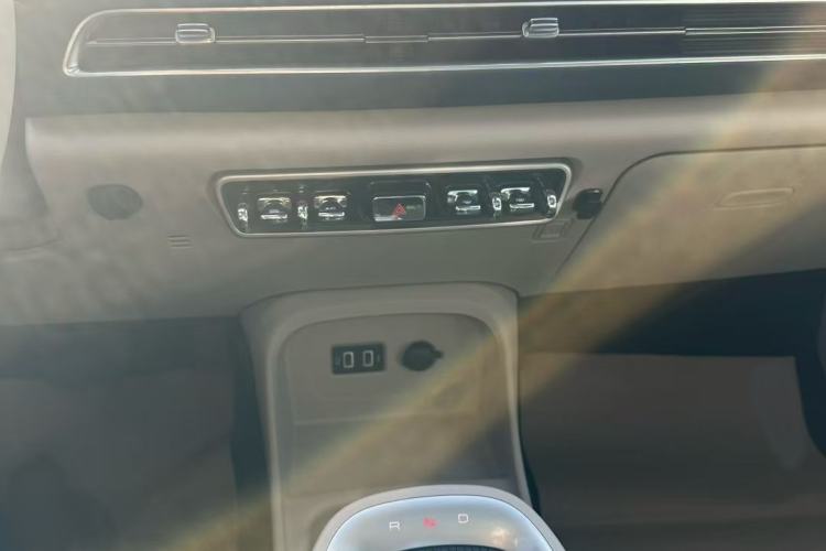 Used ORA Good Cat 2021 400km Standard Range Venus Edition Lithium-Ion Battery Interior 1